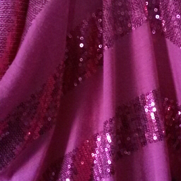 Pink sequined Top?? "Love Rocks" - Picture 3 of 3