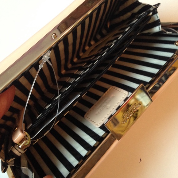 ✨HOST PICK✨KSNY Tower Avenue Clutch✨ - Picture 2 of 4