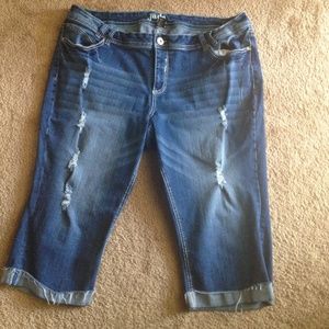 Plus size denim capris. Size 22