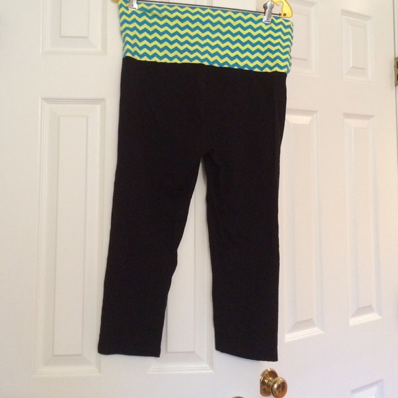 Knee length yoga pants