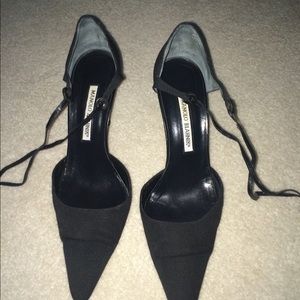 Black cloth Manolo Blanik tie pumps