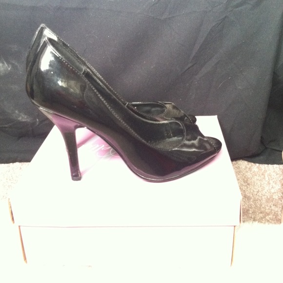 Black Peep-Toe Heels - Picture 2 of 3
