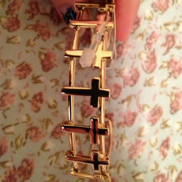 Cross cuff