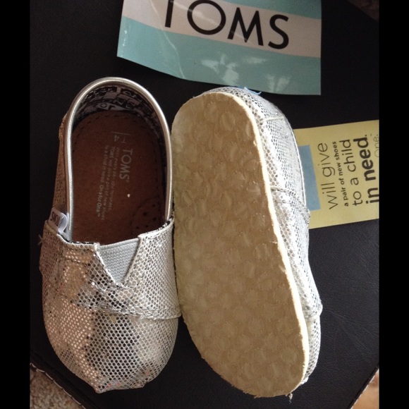 💗💗Toddler TOMS ❤️❤️ - Picture 3 of 3