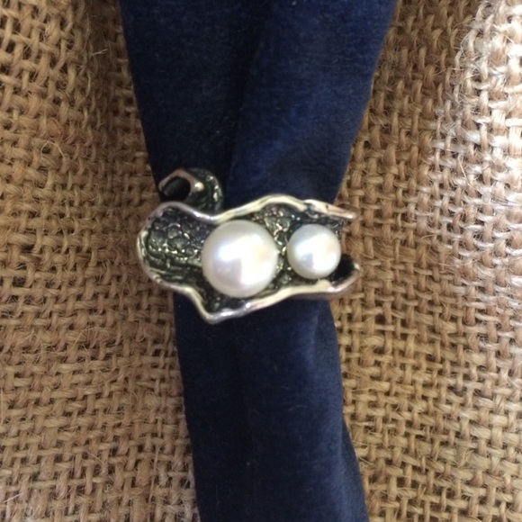 NA Jewelry - 🚨🚨 Today only!!!Unique SS ring with pearls