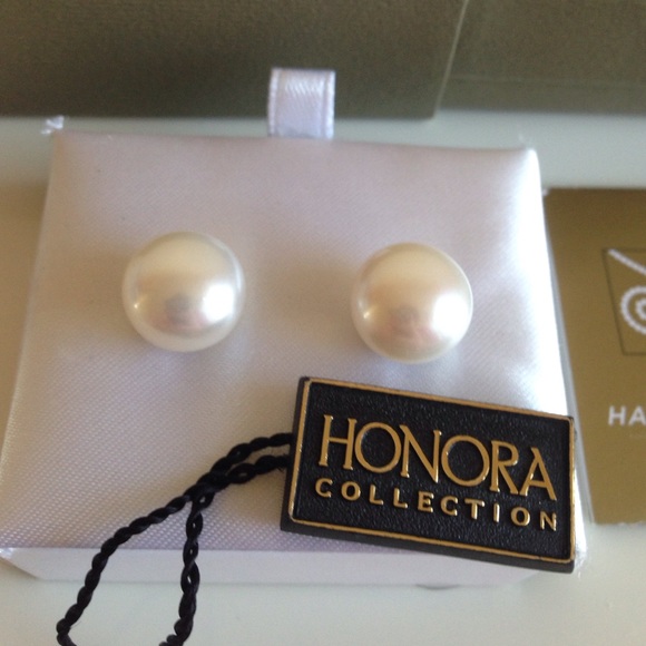 Honora Pearl 12mm stud earrings. - Picture 2 of 4