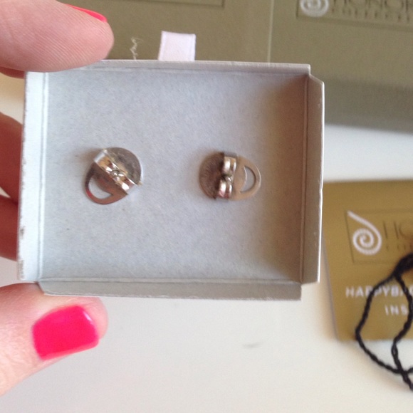 Honora Pearl 12mm stud earrings. - Picture 3 of 4