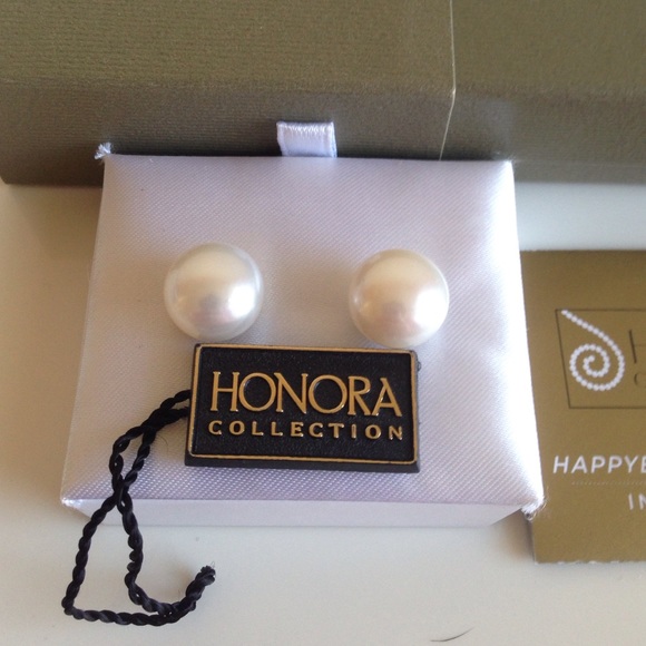 Honora Pearl 12mm stud earrings. - Picture 4 of 4