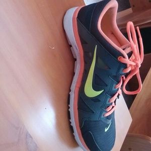 Nike training tennis shoe