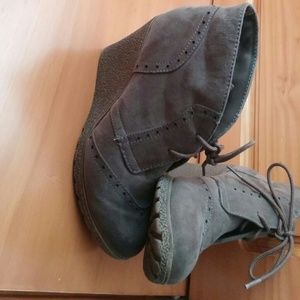 Mia casual wedge heel