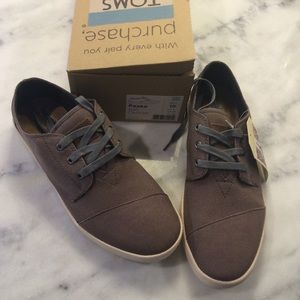 Toms men's shoes 10