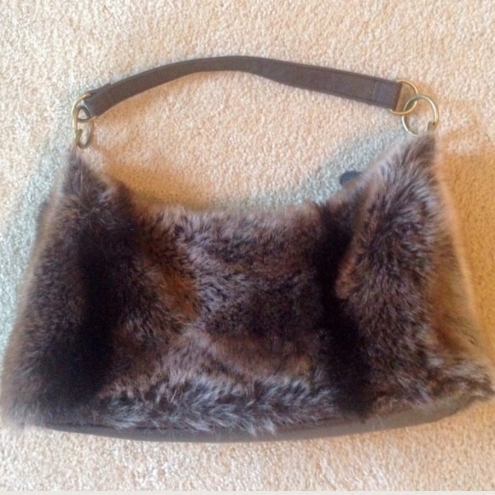 Faux Fury soft handbag, super cute to any outfit