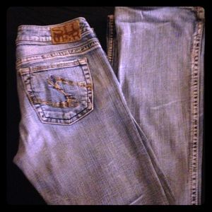 Silver jeans w/28 l/33 slightly worn. Very cute