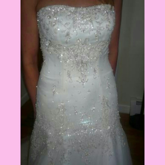 * Gorgeous New Wedding Dress * - Picture 2 of 4