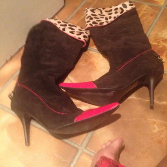 Head turner boots