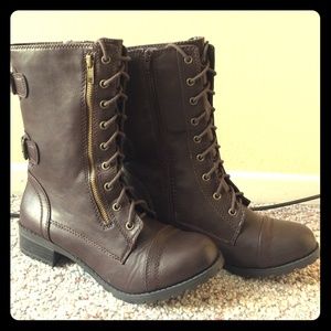 NEVER WORN brown military boots.