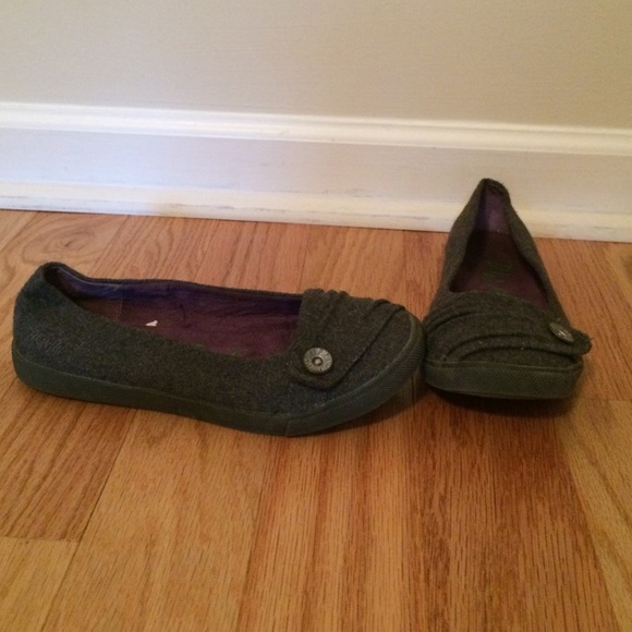 Blowfish Malibu gray flats, size 6