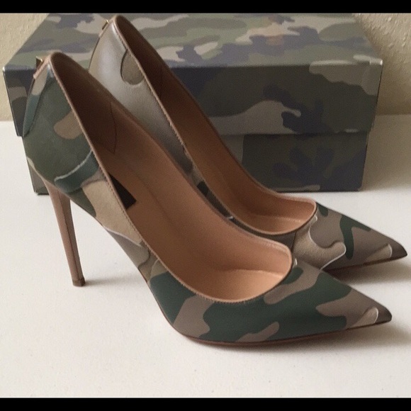 SOLD Valentino Camo heels size 39 Euro - Picture 2 of 4