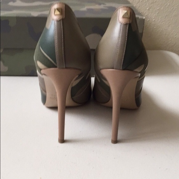 SOLD Valentino Camo heels size 39 Euro - Picture 3 of 4