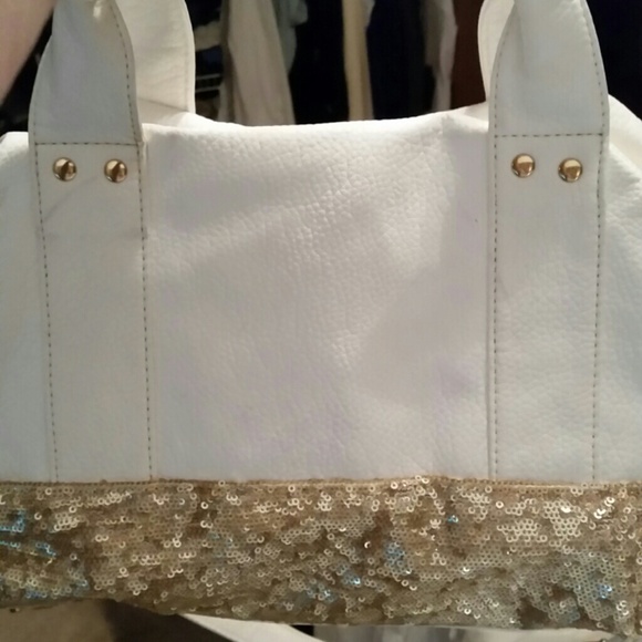 SOLD SOLD SOLD   A very pretty purse
