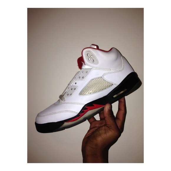 Air Jordan 5 retro (GS) "Silver Tongue" size 7y