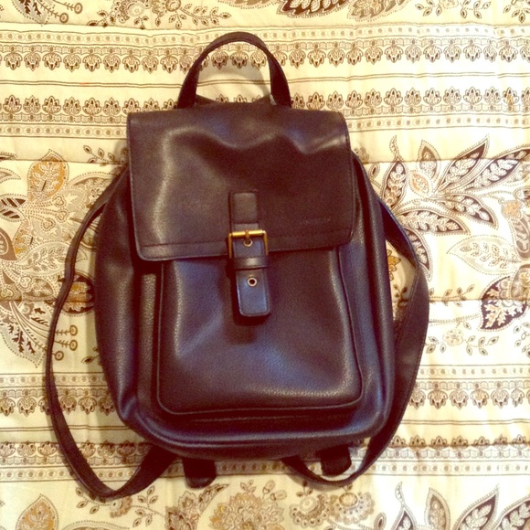 Mondani Handbags - Cute black backpack