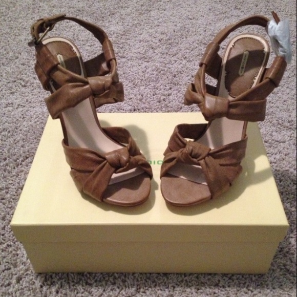 Max Studio Eva Sandals in Brown Size 8.5 NEW - Picture 3 of 4