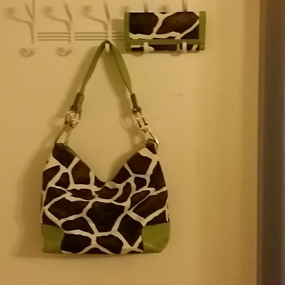 Giraffe print hobo with matching wallet