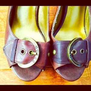 Guess Peep Toe brown Leather platforms heels