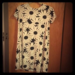 Black and white daisy dress