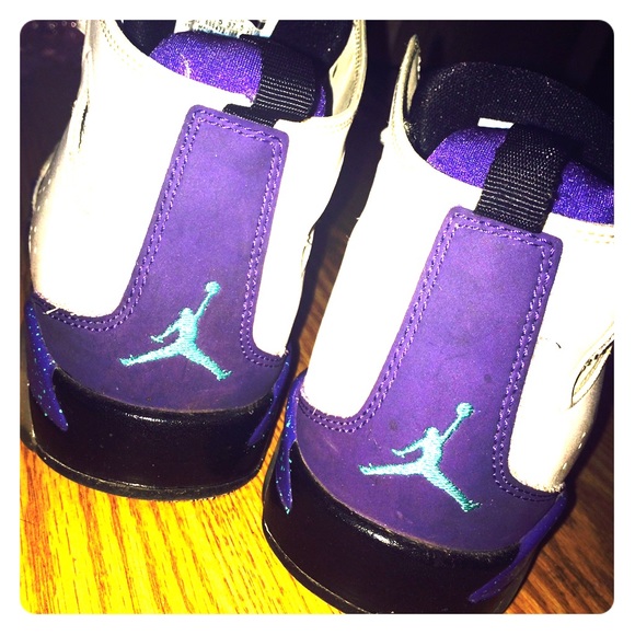 Purple jordans size 5 - Picture 1 of 3
