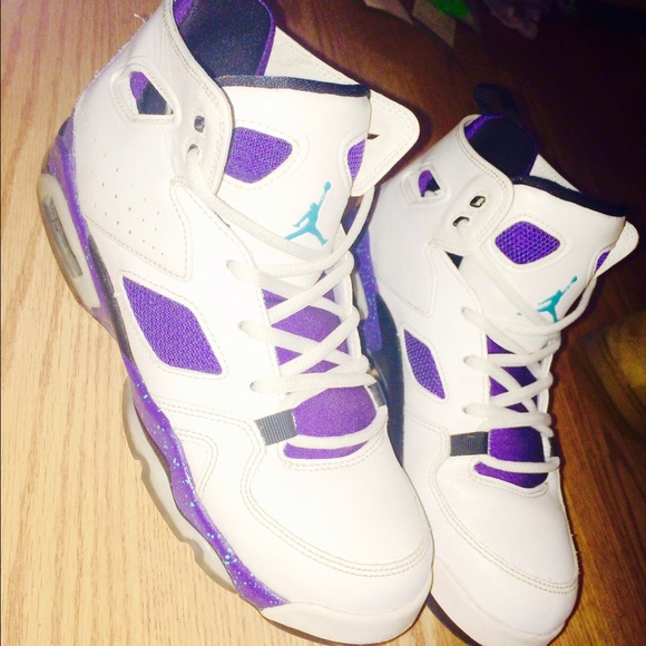 Purple jordans size 5 - Picture 2 of 3