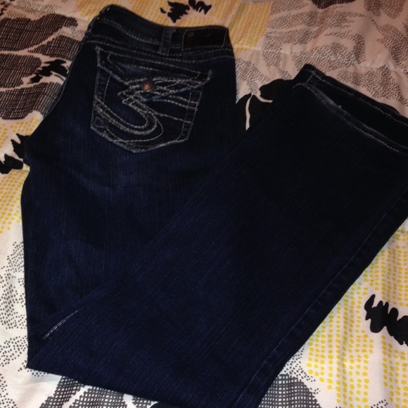 Womens silvers size 31x34.