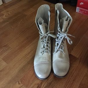 BRAND NEW Steve Madden troopa