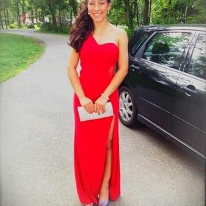 Stunning red dress! STILL AVAILABLE🎉🎉🎉