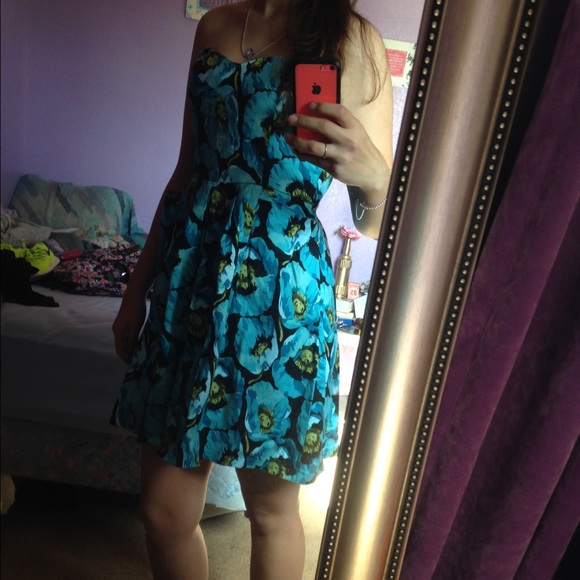 Dress - Picture 2 of 2