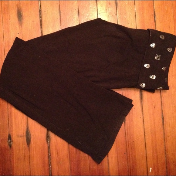 *bundle* Victoria's Secret Yoga Pants with skulls