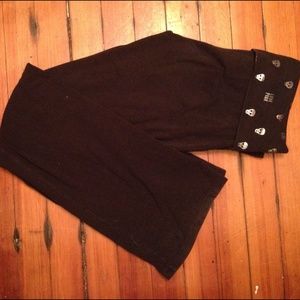 *bundle* Victoria's Secret Yoga Pants with skulls