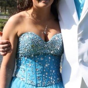 I am selling my prom dress.