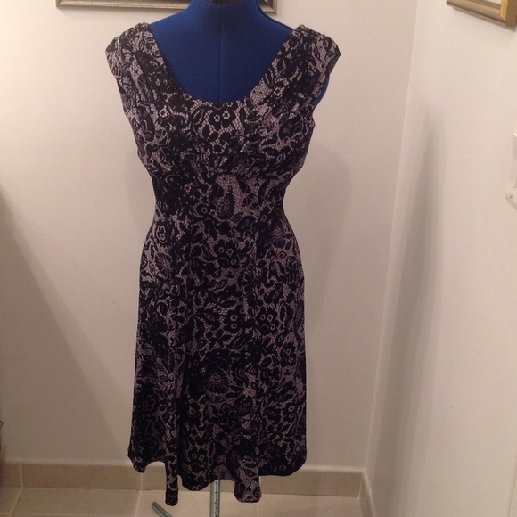 Dress with lace like pattern