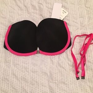 Black strapless push up bra