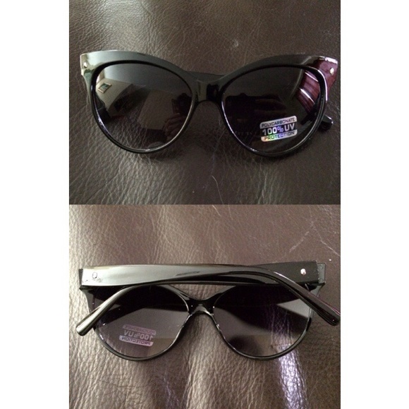 Black oversized cat eye sunglasses