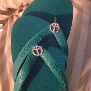 Havaianas sandals with rhinestone decals