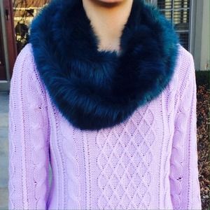 NEW gorgeous faux fur scarf