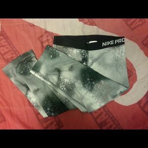 Nike Pro Galaxy Capri leggings