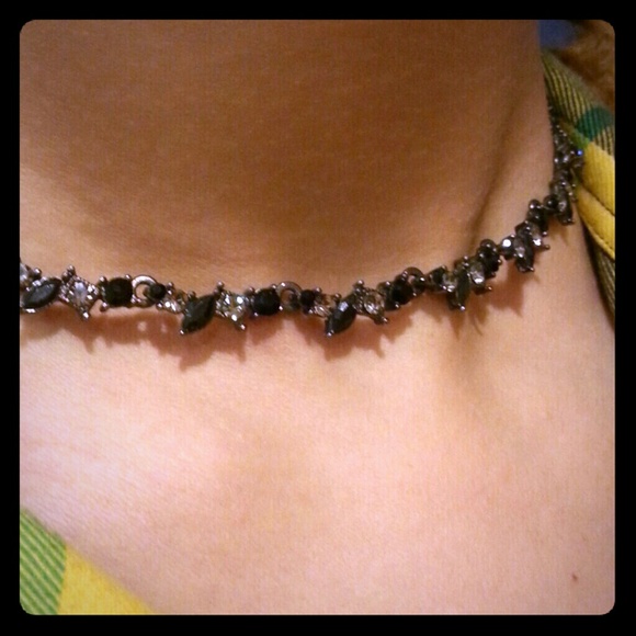Vclm onyx and sworvski crystal necklace