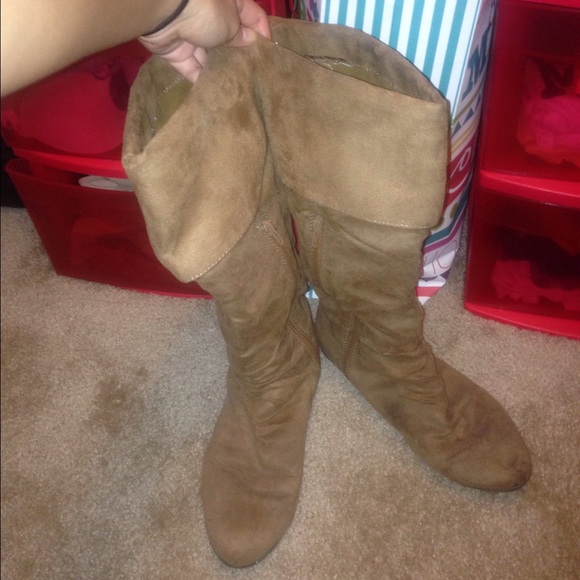 H&M brown boots.