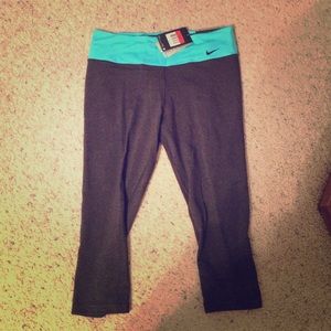 Nike cropped workout leggings!