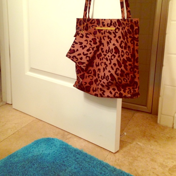 Nine West Handbag w/ small coin purse....