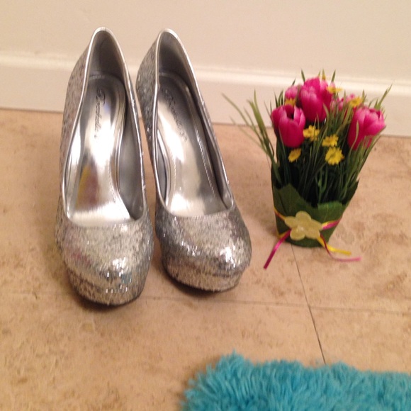 Windsor sparkly silver Heels